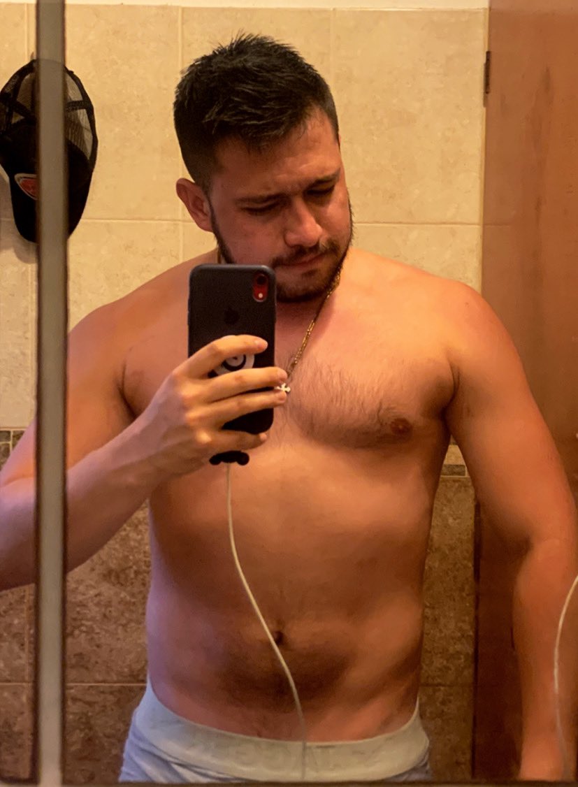 brayan15forero's tweet photo. Imagínate decir: 
Ese anchito de barbita es mi novio. 😏 https://t.co/44rXlGIutd