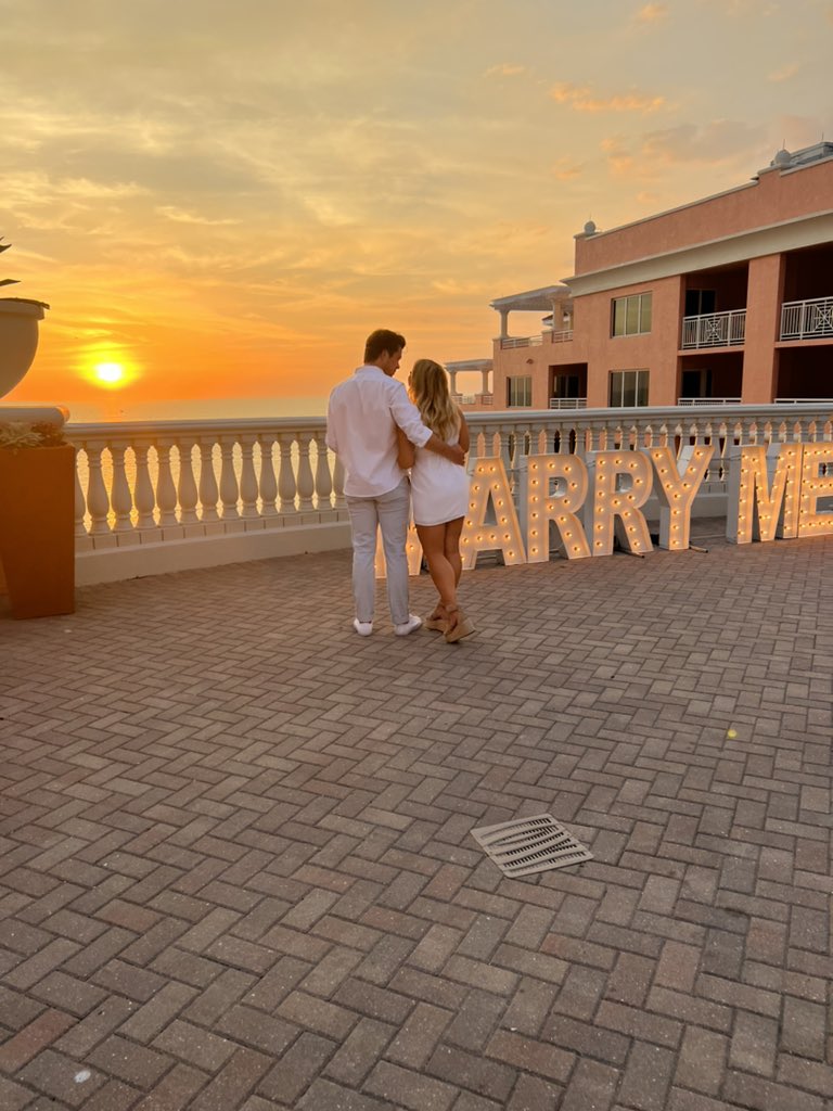 r15coff's tweet photo. She said yes 💍 https://t.co/GWxKo0EWKb