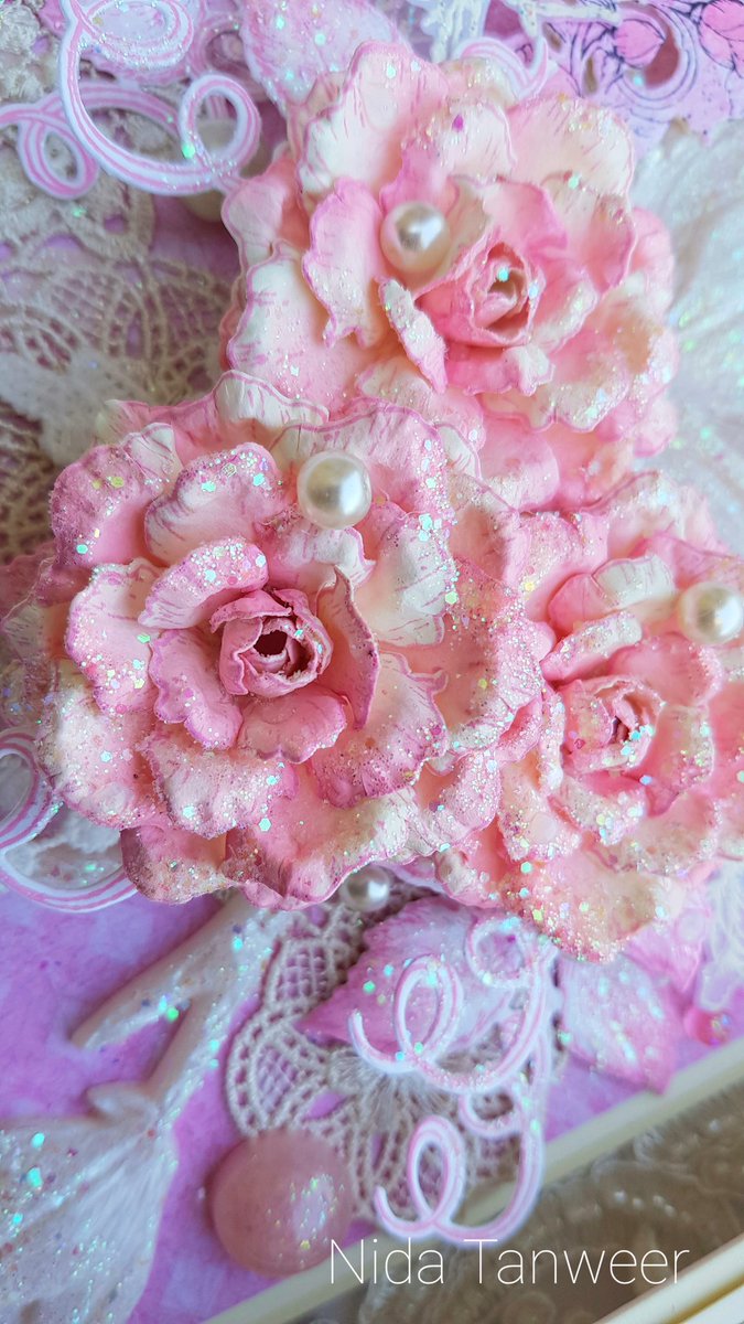 nida_tanweer's tweet photo. Designed on Someone's Request💗
Beautiful Card with Gorgeous Roses 🌸🌿
#nidahandmadecards #nidacards #nidatanweercards #nidaflowers #handmadecards #flowermaking #cardmaking #floralcards #shakercards #bestteachers #beautifulcards #nidatanweer #nidacards #magicglitterpowder https://t.co/S0MUdsmyk9