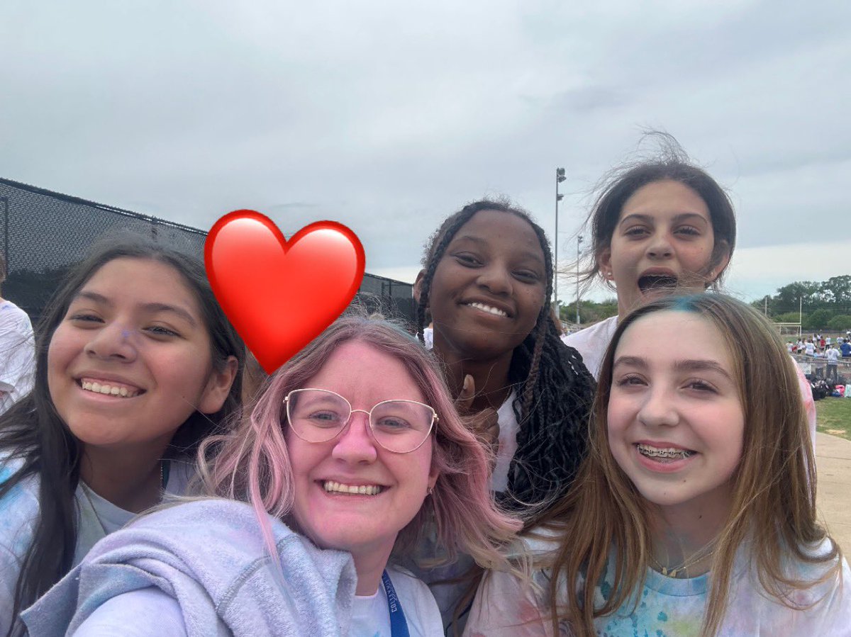 fitzteaches's tweet photo. I love a good @CmsColts Color Run 🌈🎨 https://t.co/FsN69uLw64