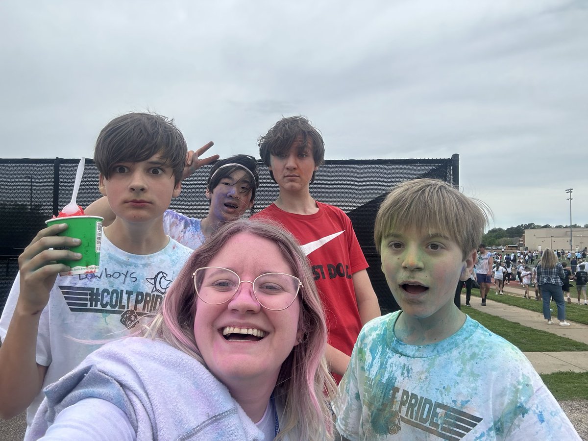 fitzteaches's tweet photo. I love a good @CmsColts Color Run 🌈🎨 https://t.co/FsN69uLw64