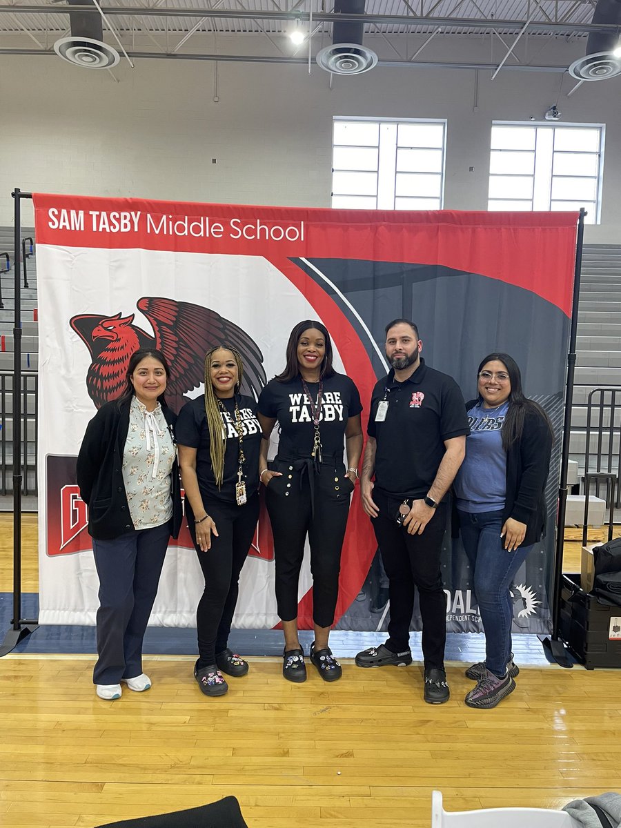 TheGriffins22's tweet photo. Sam Tasby Middle School representing at #DallasISDNSNO @NeshaMaston @ElizabethBA10 @SBarrios_DISD @dallasschools @ConradSchools https://t.co/NsjbaN40dS