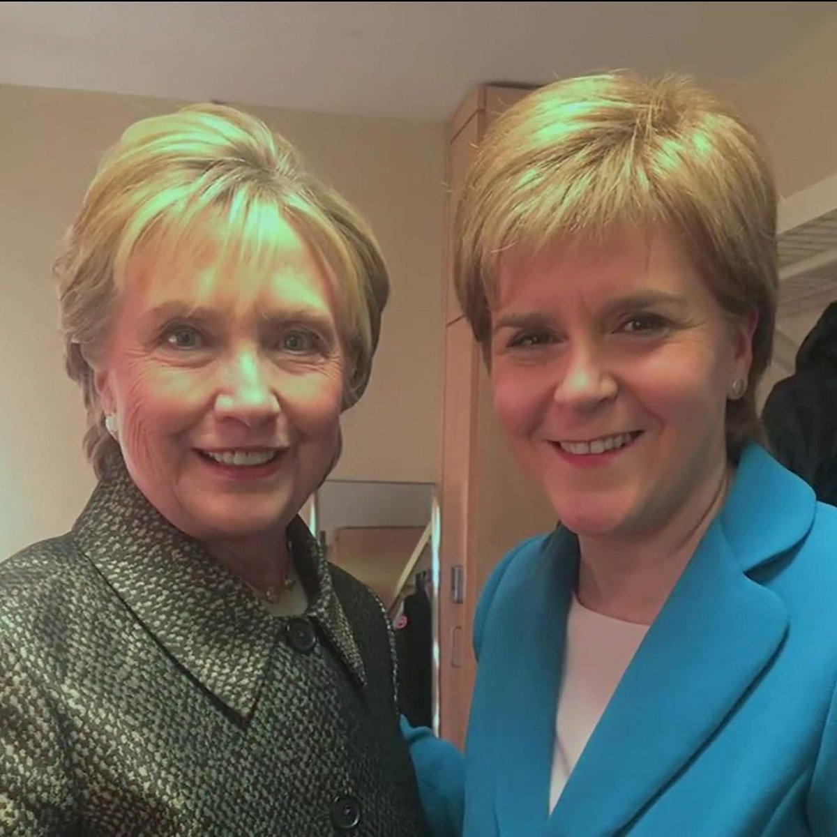 BrutusMaximusX's tweet photo. WHEN NIPPY MET HILARY
Mrs Murrell "my husband spunked all the money"
Mrs Clinton "my husband .....
#NicolaSturgeon #HillaryClinton #SNPSleaze #MurrellGate #Clinton #SturgeonsOnTheRun https://t.co/l59FpkQp4v