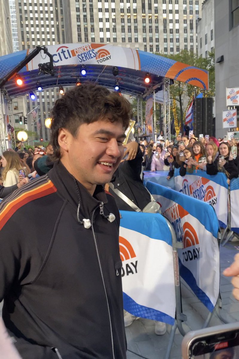 lukelietome's tweet image. RETWEET FOR GOOD LUCK (just because i took these and i have good luck) #The5SOSShow 🍀