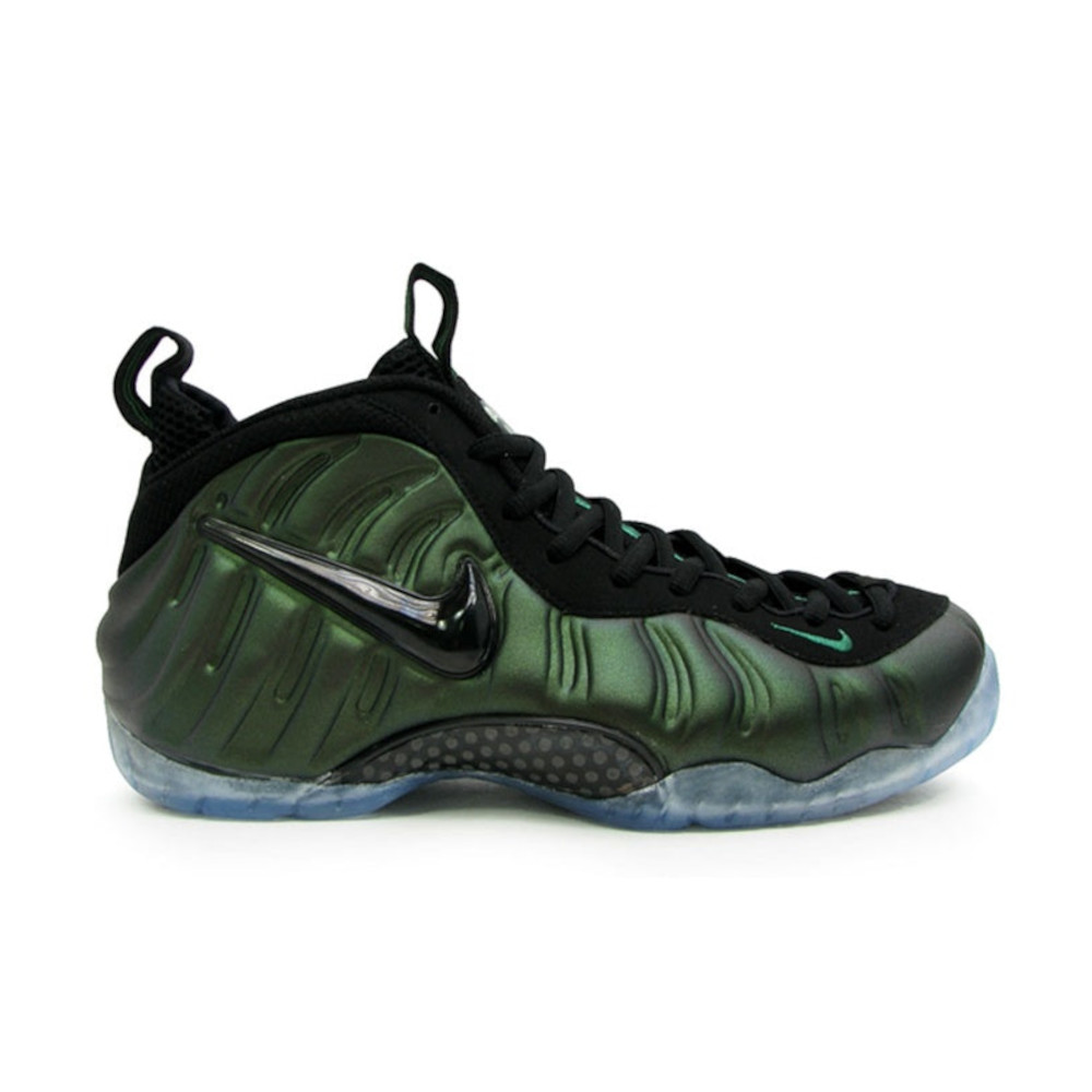SneakerNews's tweet photo. Would you buy a "Pine Green" Foams retro? 🌲 https://t.co/tfeKRZeOLD