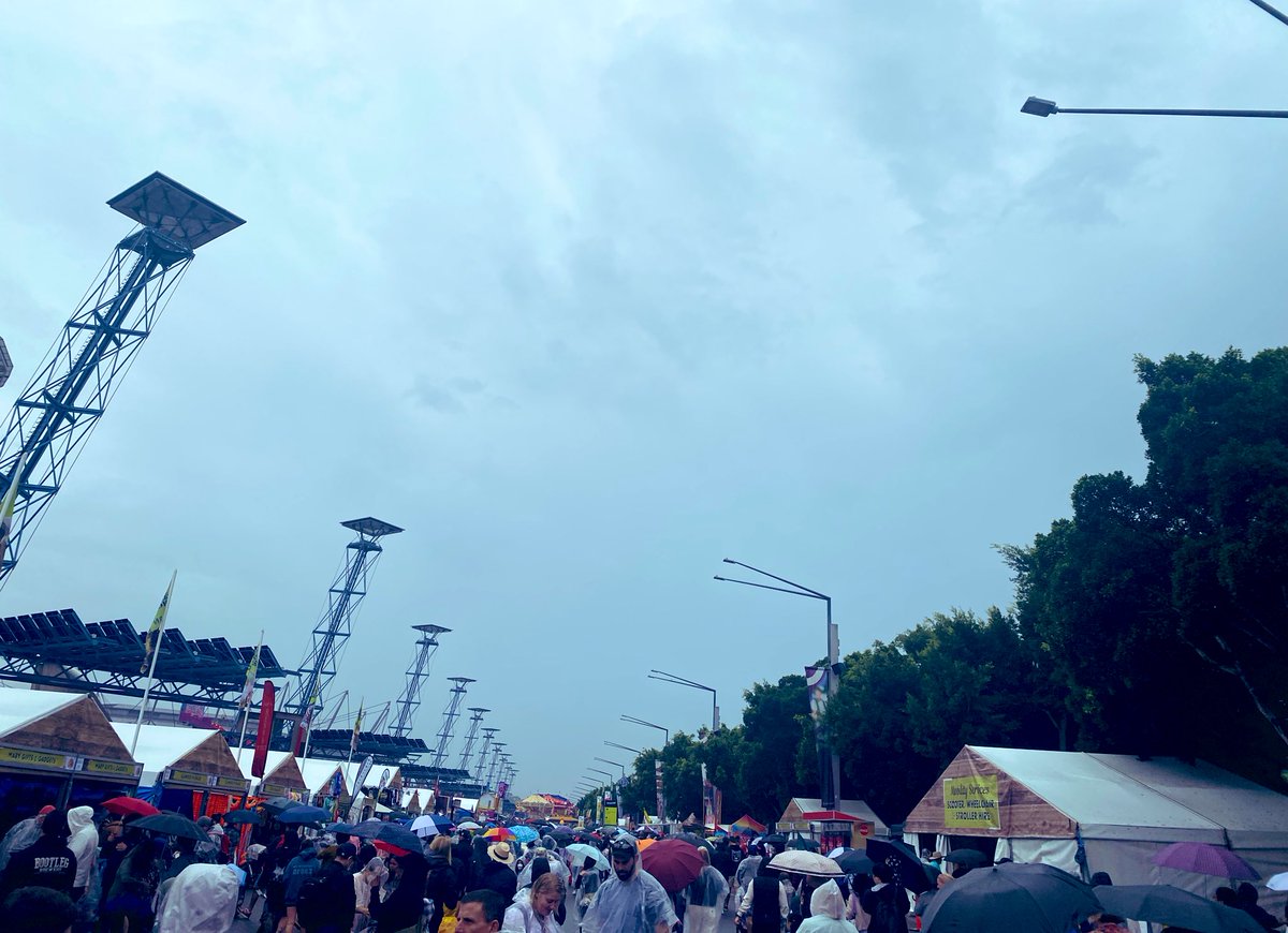 gstzombie's tweet image. #EasterShow update 1 - super efficient entry!