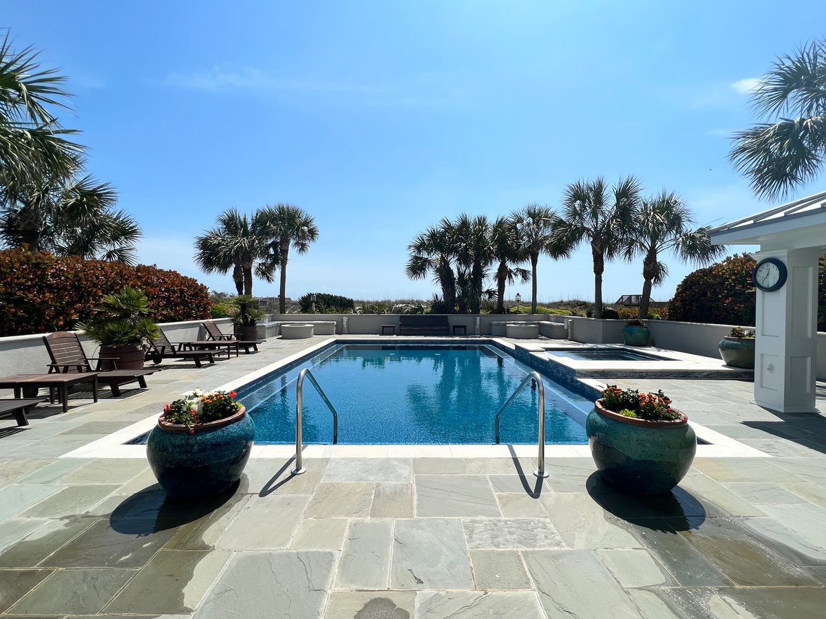 An absolutely beautiful day for some freshly planted flowers at one of our stunning Estates this morning! ☀️🌺 

#saltwatergrande #swgestates #estate #estatemanagement #grandstrand #myrtlebeach #northmyrtlebeach #luxury #luxuryhome #luxuryhomemanagement