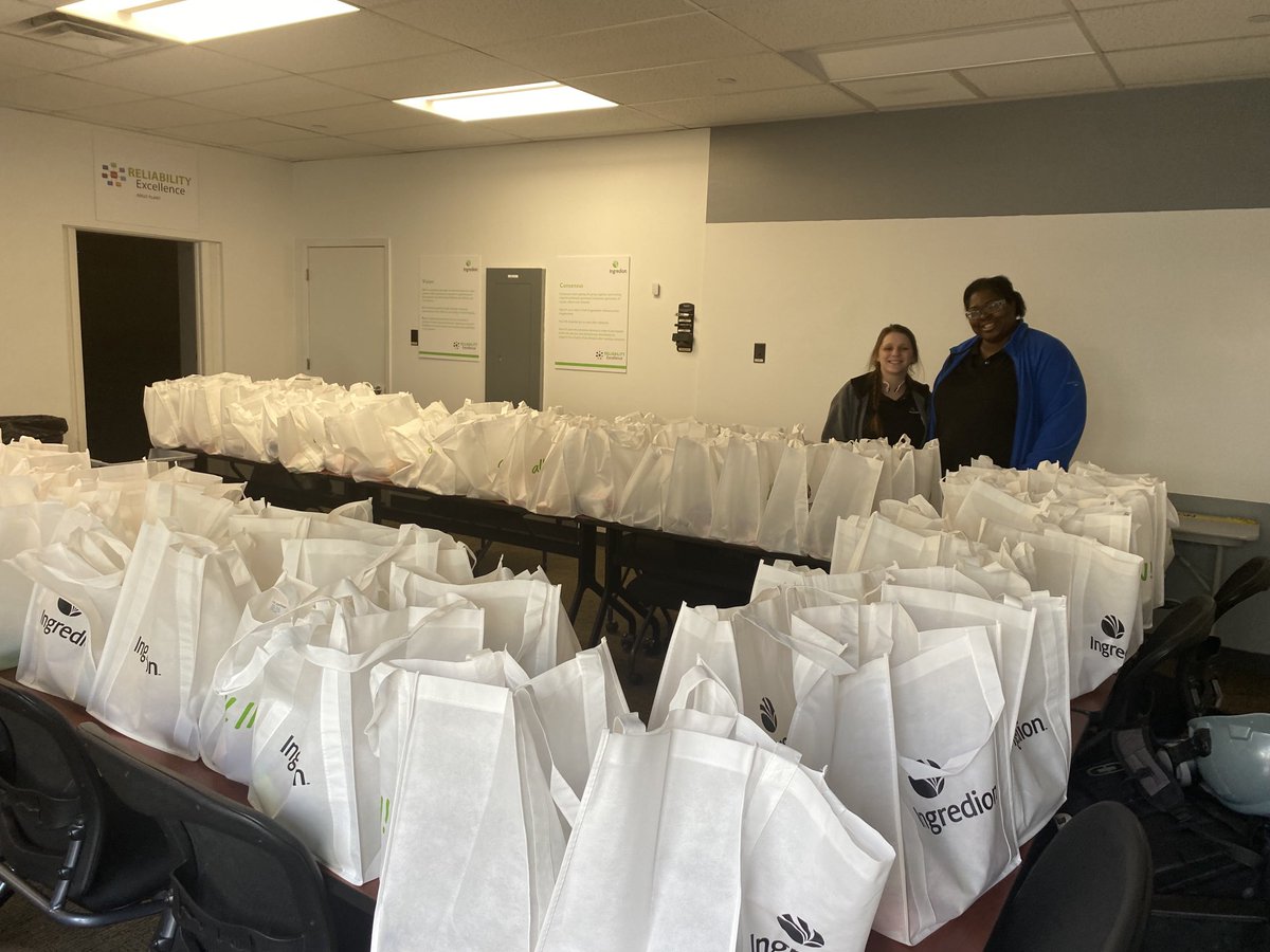 TamikoNettles's tweet photo. So grateful for Ingredion! Every year, they surprise us with more than enough toiletries/hygiene products for our #EveryWoman Chicago Chapter+ they outdid themselves again! #grateful #communitysupport #ALLIN #supportourhomeless #EWPChi https://t.co/anHYOojqtl