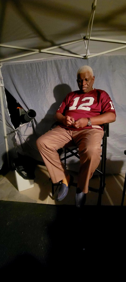 MrGeorgeWallace's tweet photo. Hollywood is glamorous as shit. #CleanSlate https://t.co/vieFPVQo9E