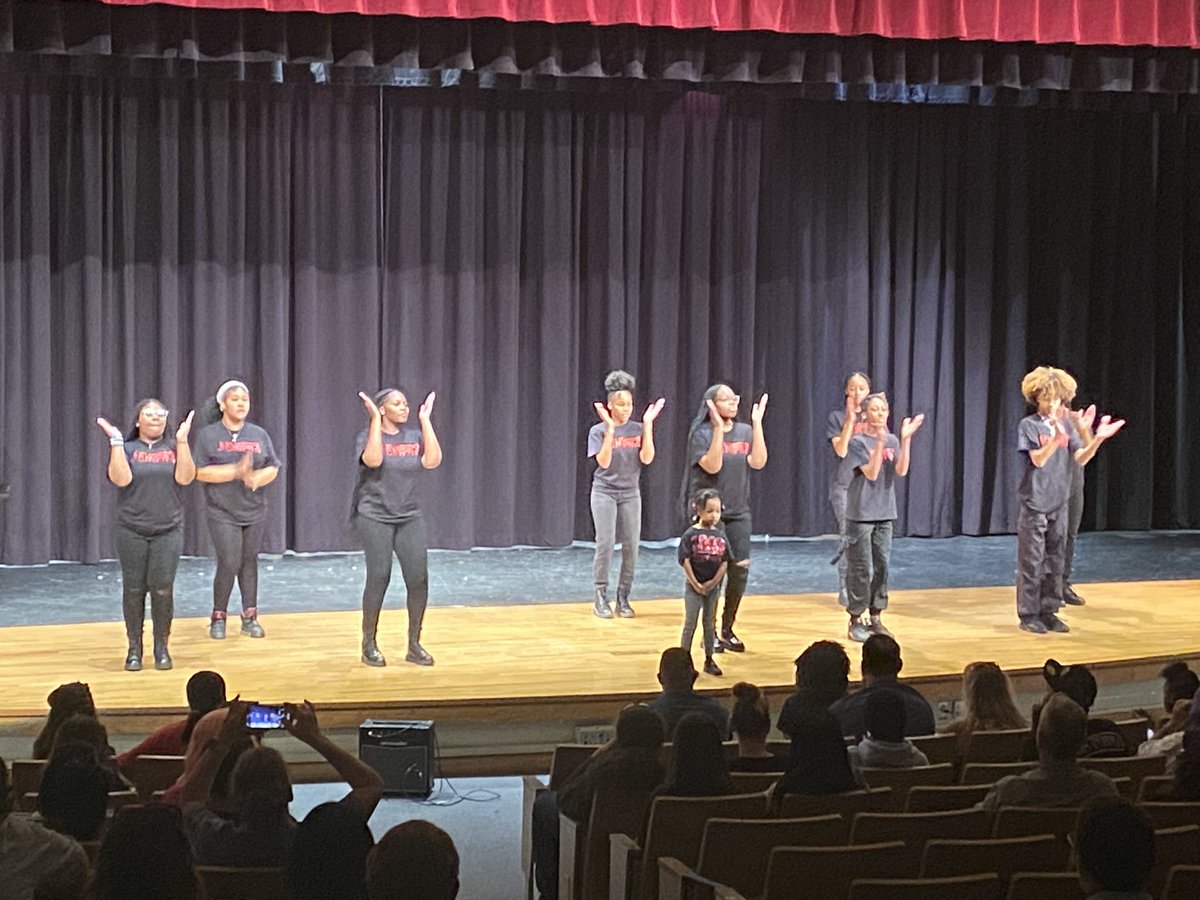 Landstownms's tweet photo. So proud of Mrs. Ellis for organizing tonight’s Talent show! Awesome crowd, talent, and event to bring everyone together to watch our students perform! Thank you to Mrs.Scott for her assistance and our judges, Mr.Leininger, Ms.Gerbus and Mr.Thornton! #OneTeamOneHeartbeat! https://t.co/MWGHnarT6a