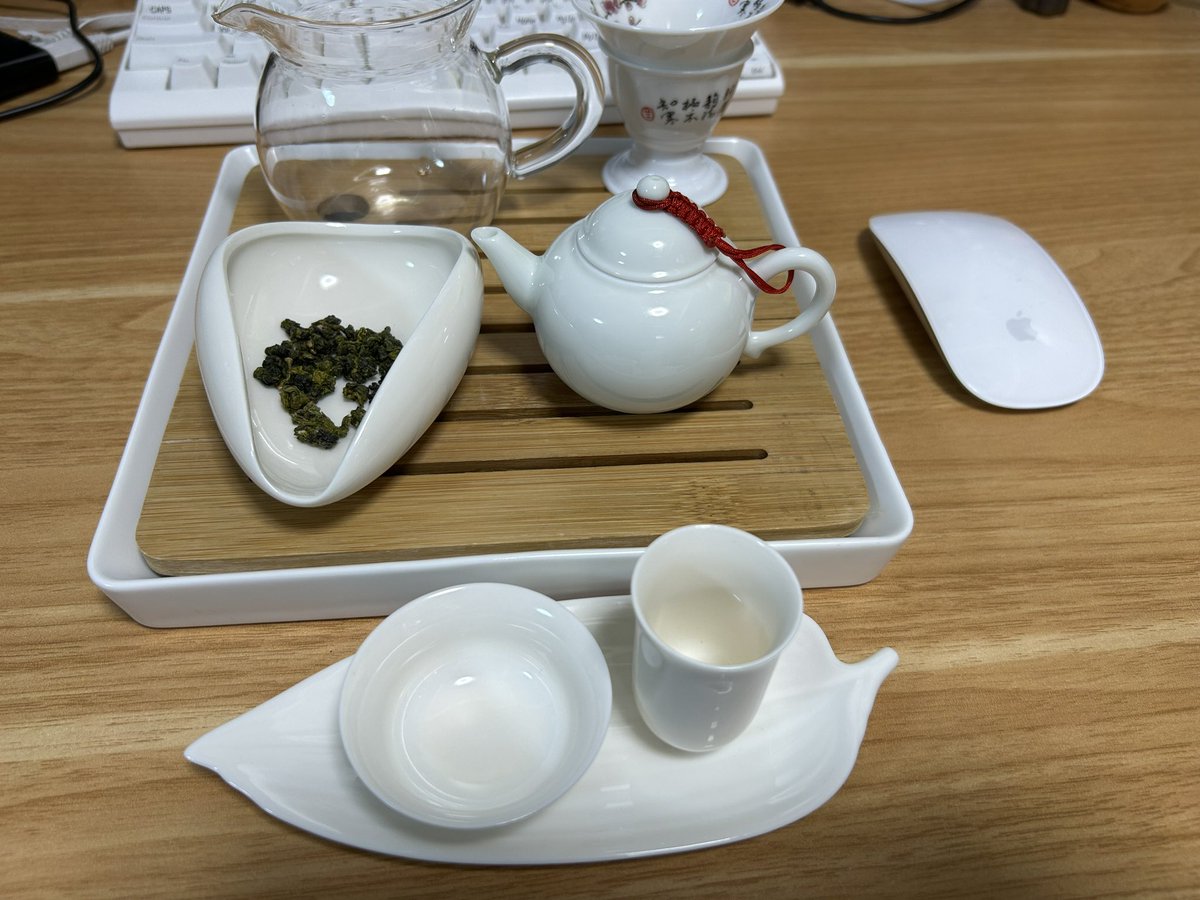 zenpou's tweet photo. 今日は白い茶器で阿里山茶を
#茶好連 https://t.co/mXgcWsy4Xm