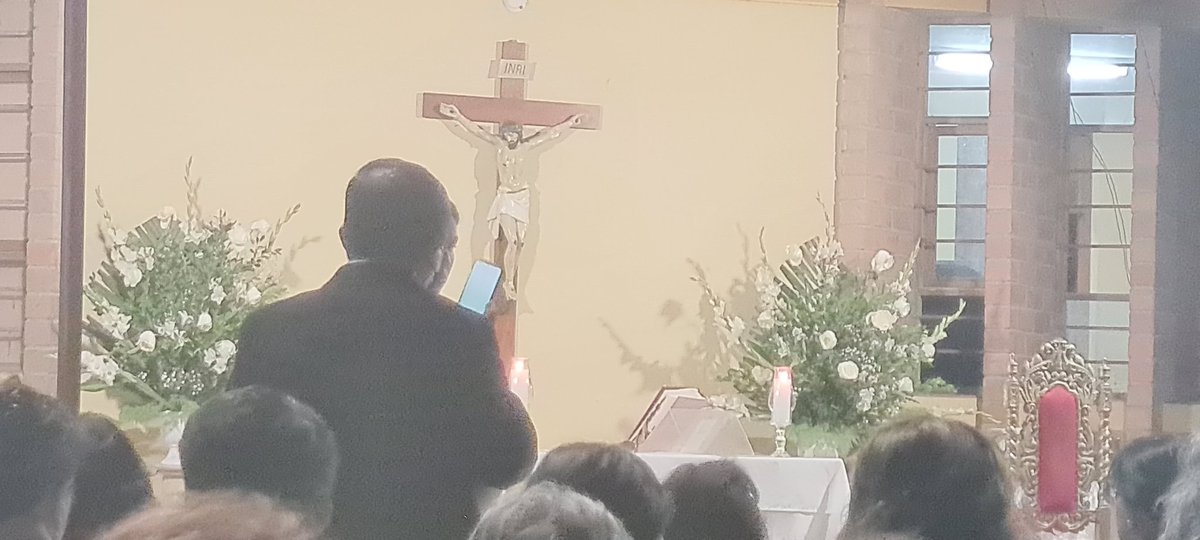 cristinaq's tweet photo. Jueves Santo. Un día como hoy fue la última cena. #ConDiosTodo #SinDiosNada https://t.co/PBQxFqHJWA