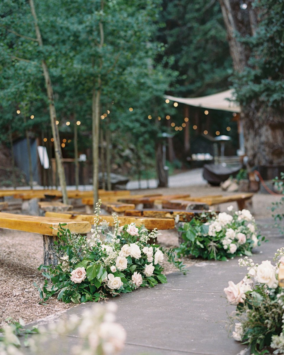 Aisle decor 🤩

While not needed, it certainly adds a little something!

blackstoneriversranch.com
📸 Dani Cowan Photography