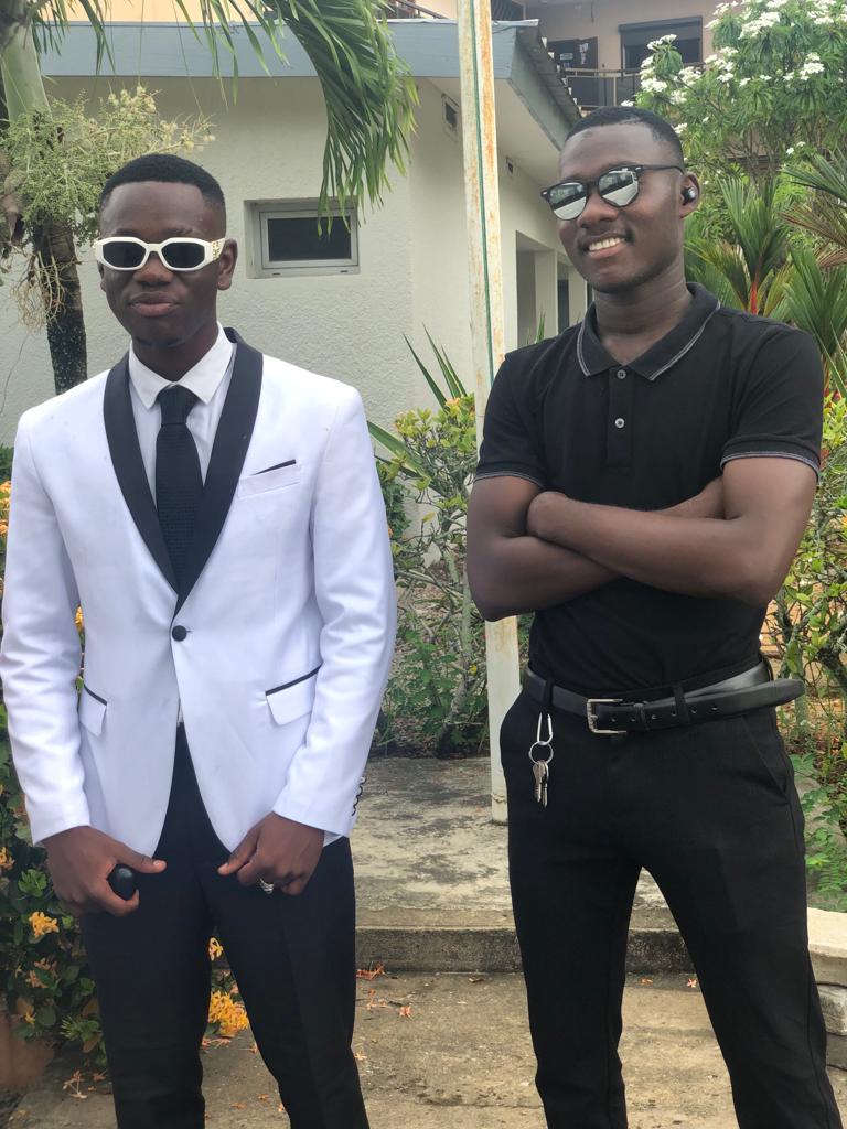 MrOuattara4037's tweet image. L'amour pour moi n'est pas l'amour que j'ai pour toi et l'amour pour toi 
n'est pas l'amour que tu as pour moi;
L'amour different est une grâce et l'amour semblable laisse pas de trace;
L'amour véritable c'est lorsqu'on l'ignore l'amour regrettable c'est lorsqu'on s'y frotte.#2oS