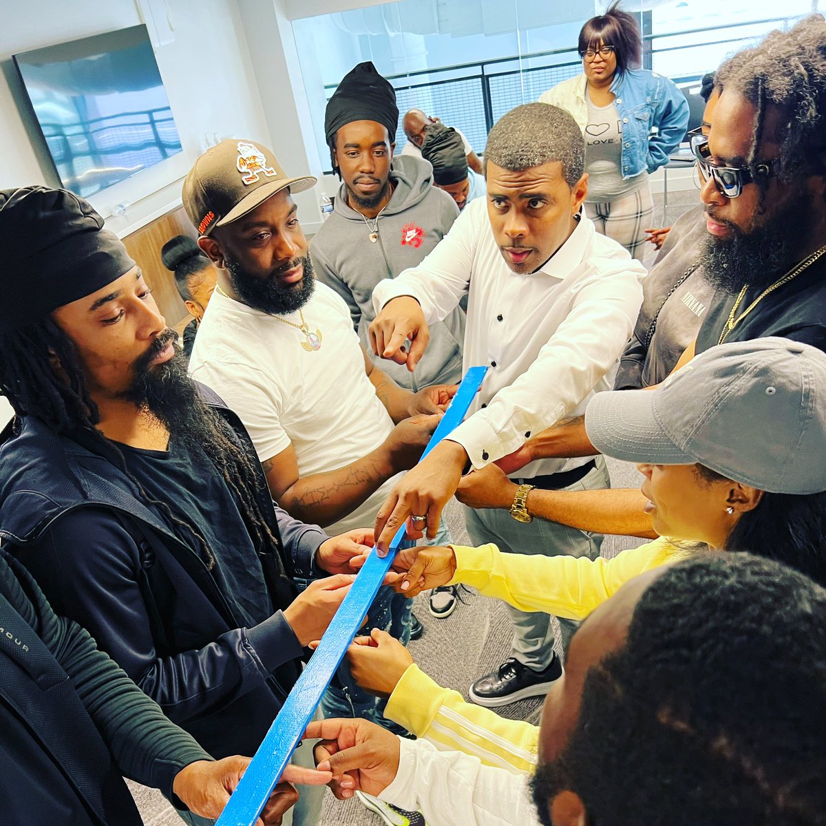 PeaceforDC's tweet photo. #TeamBuilding + #TrustBuilding with Dr. Majeed &amp; Prof. Travis at #DCPeaceAcademy. @Yaaymedc @NoSlideZone 💪🏾❤️ https://t.co/TkQtr5v1fY