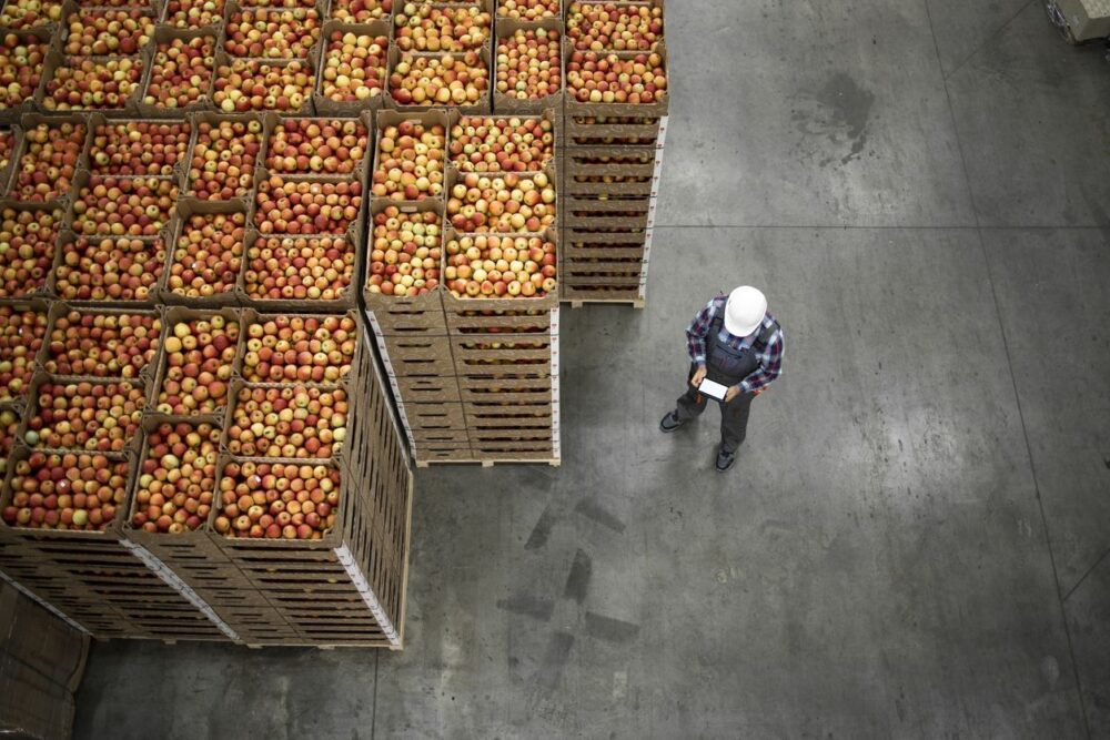 Italy's Smart AgriFood Observatory found 106 blockchain projects in Ag-- 30 in EU, 17 in US, 18 in Asia. Ag is 4th biggest sector in adopting Ag, Most projects are for supply chain transaparency or coordination @agfunder buff.ly/416l5vx