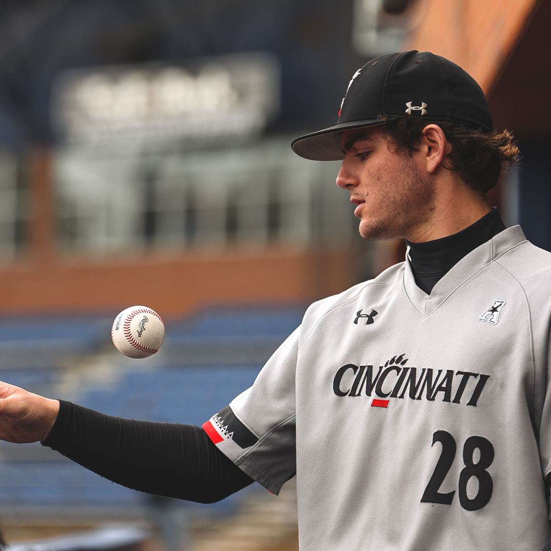 Final line in <a href="/GriffinHugus/">Griffin Hugus</a>' first career start. 🔥

5.0 IP, 3 H, 1 R, 1 ER, 2 BB, 6 K

#Bearcats | #NatiBoyz