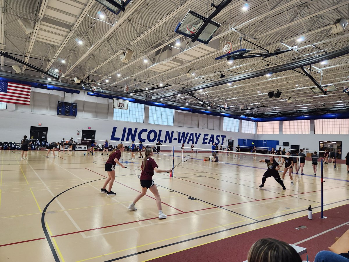Porter Varsity Badminton with a clean sweep of Lincoln-Way East. 15 - 0. Big wins across the board. 
Keep Smashing! #PorterPride 
<a href="/lthsathletics/">Lockport Athletics</a> 
<a href="/ltownporters/">L-TOWN</a>