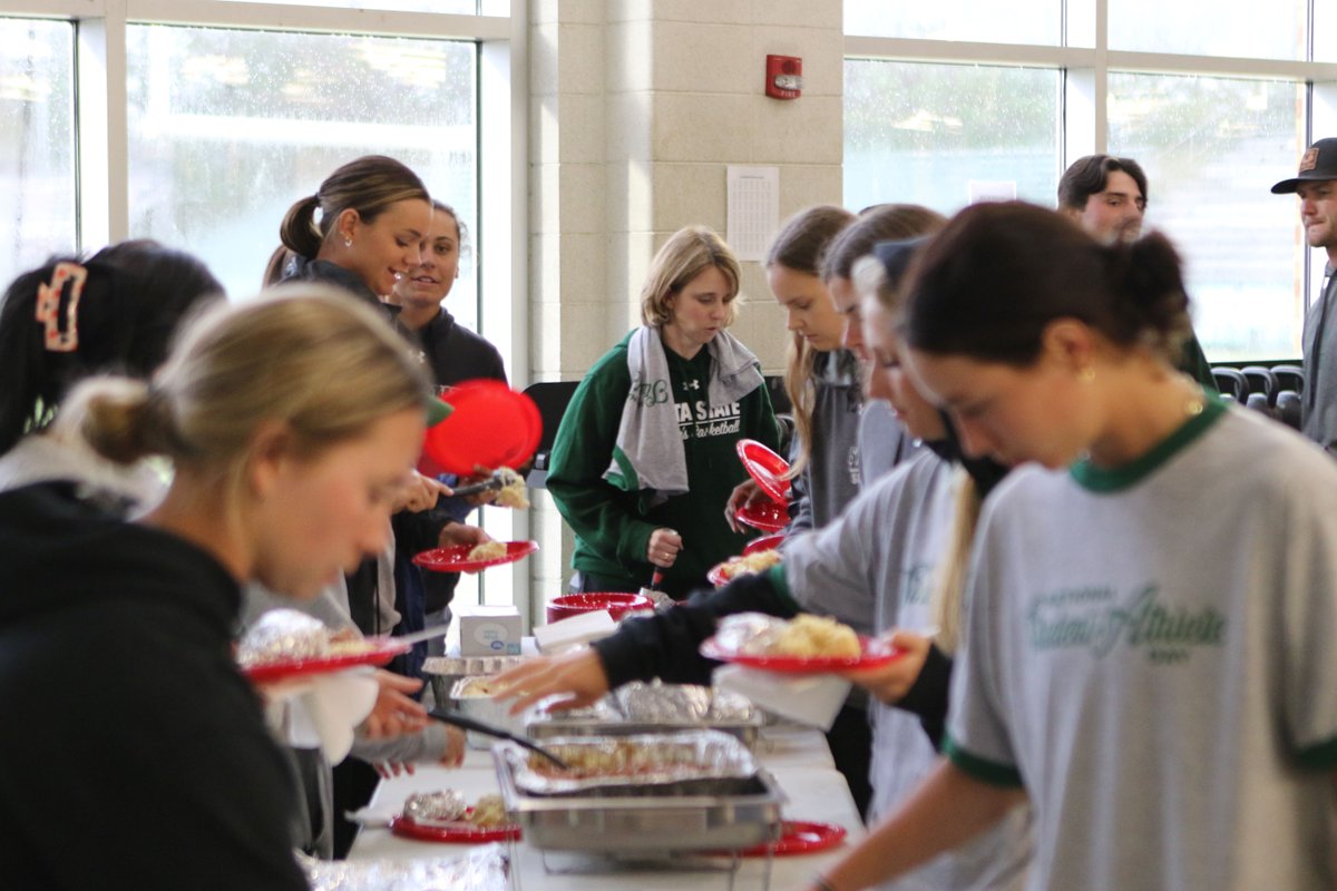 DSUStatesmen's tweet photo. 🟢 Thanks to Levee Break Grill for feeding everyone after today's football scrimmage as part of National Student-Athlete Day!

#WhereChampionsPlay https://t.co/qFWMZZSJGf