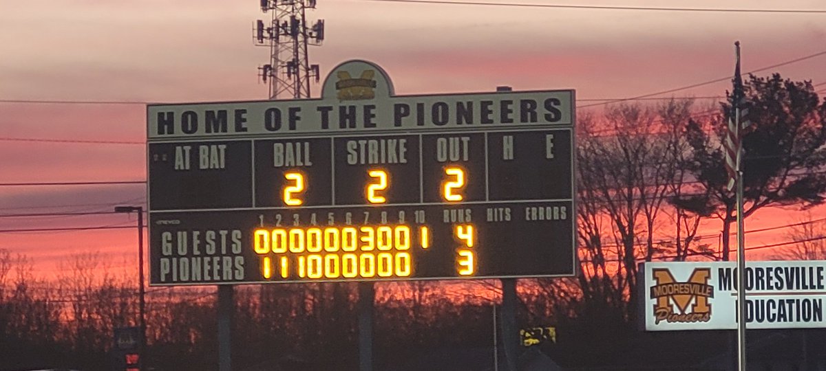 Arties_softball's tweet photo. Artesians defeat Mooresville in 10 innings 4 to 3 behind stellar pitching from Chloe Huff and clutch hitting by Karrsen Pruitt who hit the go ahead solo shot in the 10th to take the win! ❤️💙🥎 @ArtesianNation @MSDMartinsville @ArtesiansUnited https://t.co/JkMrlG2og6