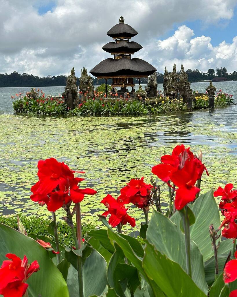 As we disembarked our home (ship) for the last few weeks, we expected a relaxing two days in Bali. Little did we know that our first day would be a ten-hour trek to visit three major temples! Bali, the Island of the Gods, is home to more than 10,000 temp… instagr.am/p/CqtwkKhv2UD/