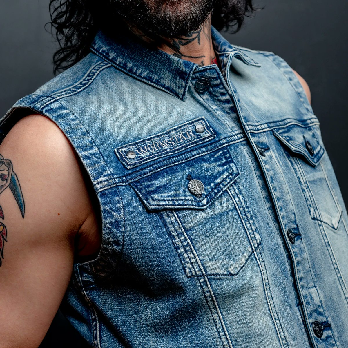 wornstar's tweet photo. This timeless vest is perfect for any occasion, whether you're hitting up a concert or just want to add a bit of edge to your look. https://t.co/P1ZEQjt6Us
#wornstar #wornstarclothing #rocknrolldenim #idolmaker #denimvest #classicblue #concertwear #streetlook #rocknrollforever https://t.co/BidM0rqDqk
