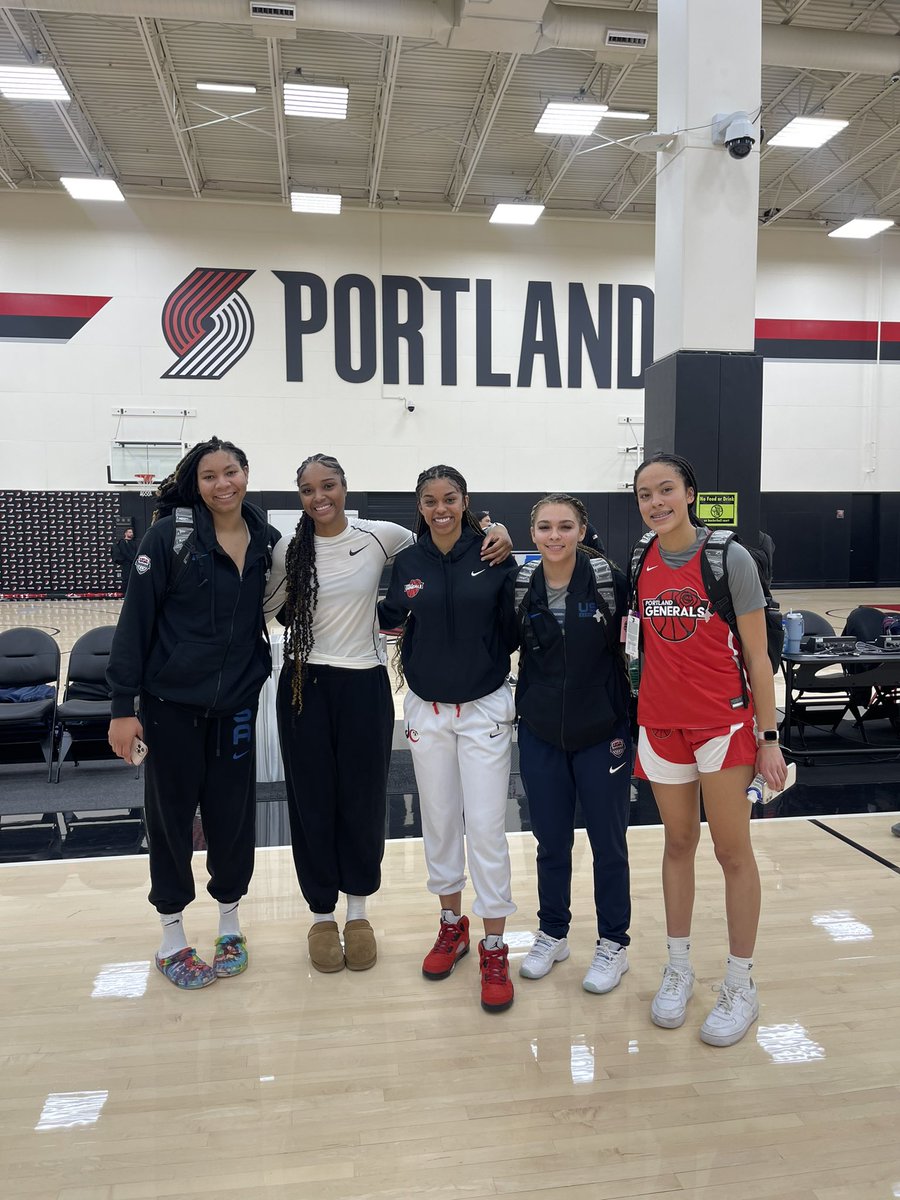 Hey Hey - Throwback Thursday at the Nike Hoop Summit in PDX @evinawestbrook @BreyaC2023 @mrsmac0606 @SofiaJoyBell Mahogany Chandler-Roberts - Can’t beat this special group #onetwostars @NikeGirlsEYBL