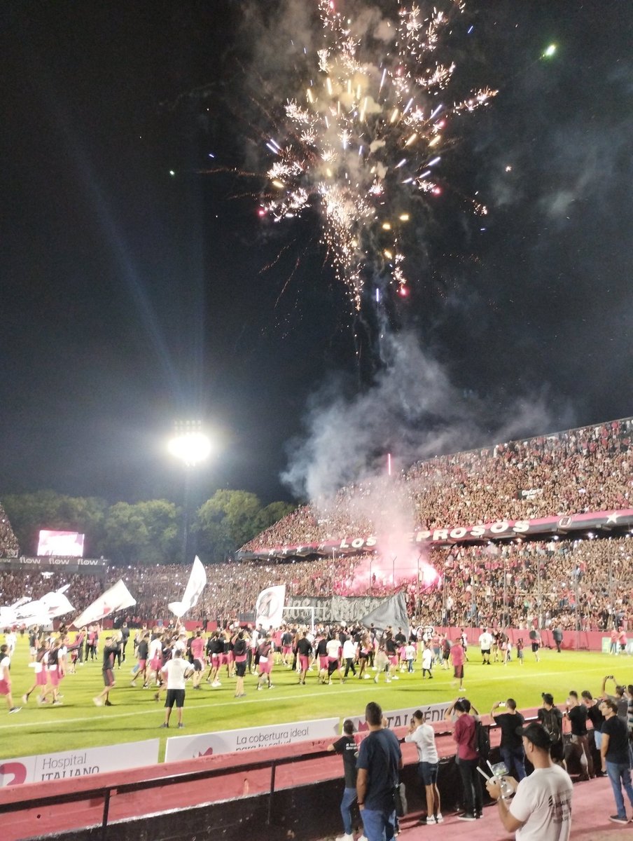 ElAguanteRojine's tweet photo. #BanderazoColosal 
@Newells https://t.co/NGXPPSp83d