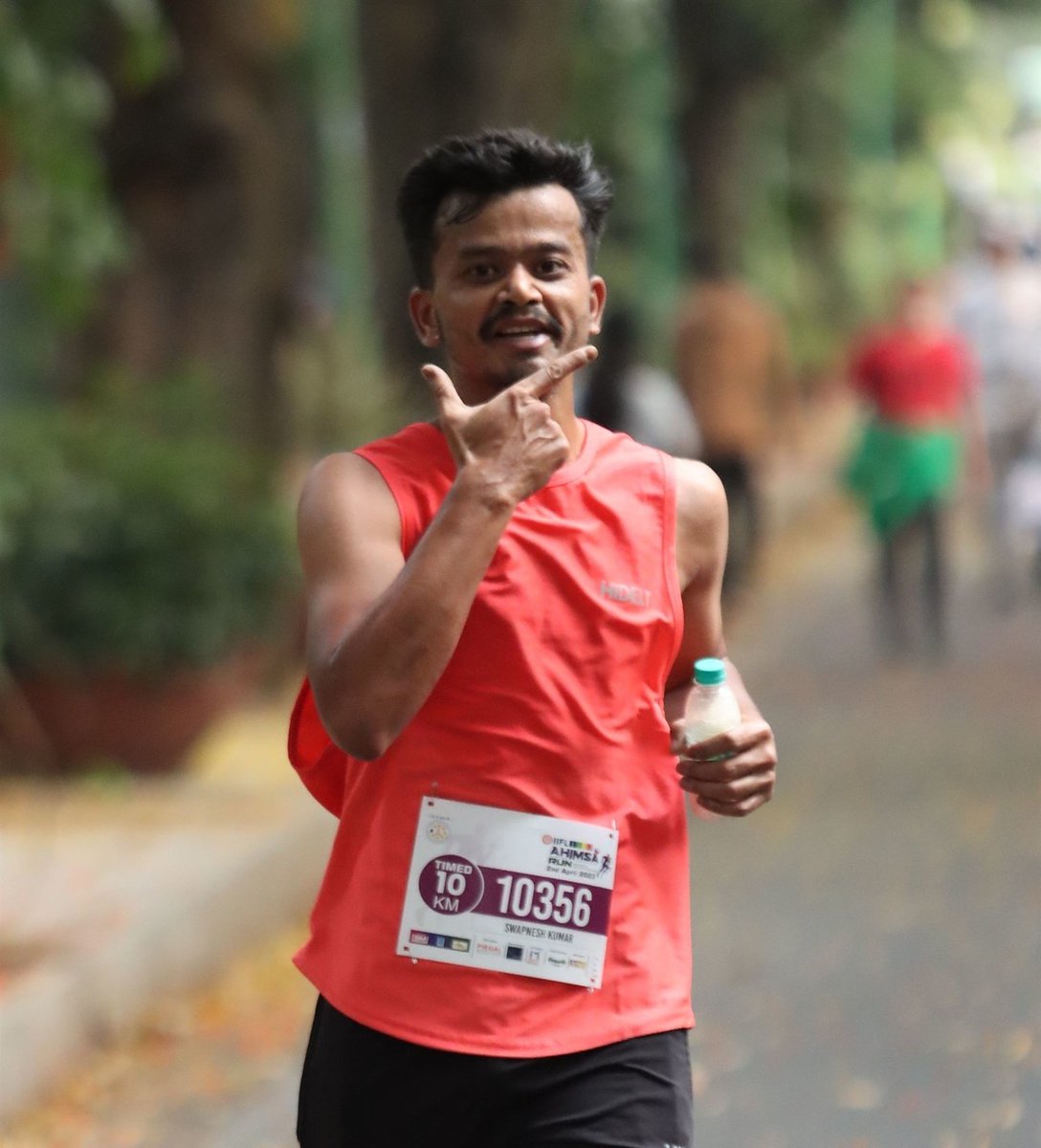 Swapnesh0109's tweet photo. Another week. . Another race. . Another story. . 🤜🤛
Open #10k #Race at the
#IIFL #JITO #AHIMSA #Run at the  #CubbonPark #Bengaluru 💙
The official event photo from the #finishline 🏁
"Just #smile when you can, 
I smiled, when I ran" 😊
मुस्कुराइए, aap #runner hain 💪😉😆 https://t.co/SWCOUZOGfh