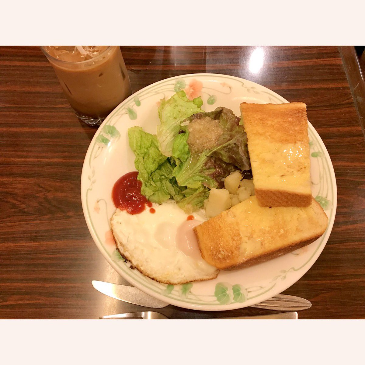 ryunosuke_h's tweet photo. #breakfast
あいにくの☔️だけど、まあ今日はほぼ帰るだけだからいいか…
#喫茶店のモーニング なんてのもホント久々🎵
#目玉焼き #sunnysideup #icedcoffee #morningset #スパニョラ #spanola #spañola #梅田 #梅田モーニング #大阪駅前第3ビル #出張メシ #黙食 #独食 #静美食 #bgmはクラシック https://t.co/mkwNVlZmv5