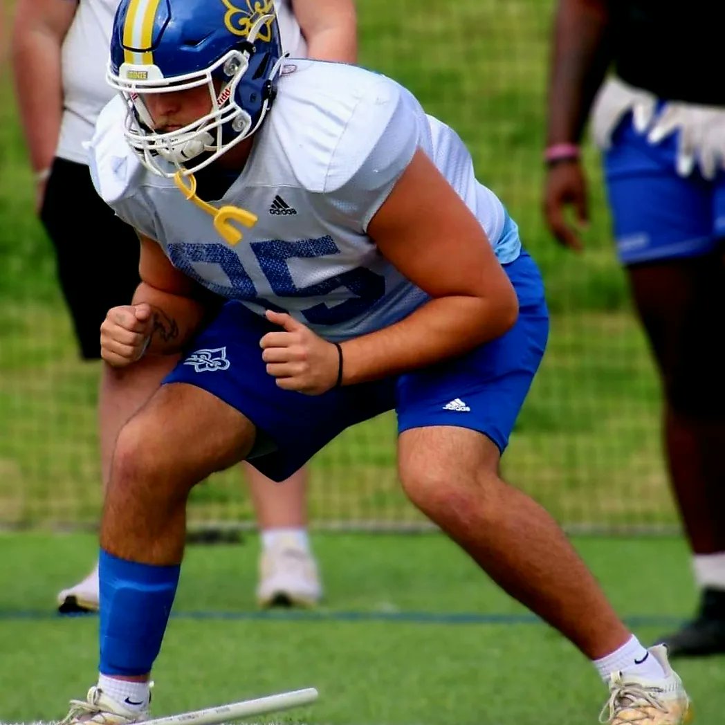 hkshel's tweet photo. @bshelnutt88 working!
#GoSaints
#seniorseason
#LimestoneFootball https://t.co/O0FwVpvpp1