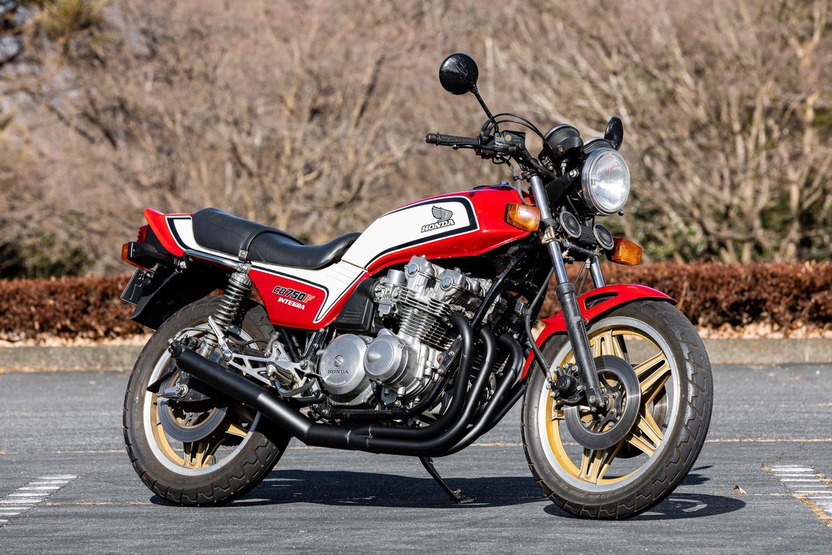 Ats_614h's tweet photo. #バイクとオーナーの年齢
#車とオーナーの年齢
CB750F 1982年式 (41歳)
CBR250R mc19 1988年式 (35歳)
MBX50F 1985年式 (38歳)
BEAT 1993年式 (30歳)
オーナー 2002年式 (20歳)
あれ〜? 車もバイクもみんな年上だ...
やばいなwww
#HONDA #HRC #CB750F #CBR250R
#MBX50f #pp1 #BEAT https://t.co/JlBtUaHTsj