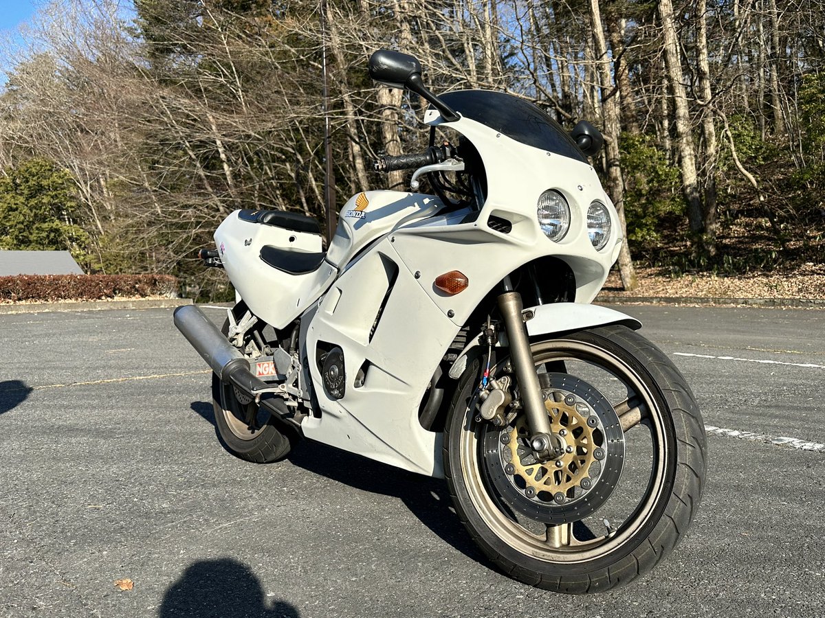 Ats_614h's tweet photo. #バイクとオーナーの年齢
#車とオーナーの年齢
CB750F 1982年式 (41歳)
CBR250R mc19 1988年式 (35歳)
MBX50F 1985年式 (38歳)
BEAT 1993年式 (30歳)
オーナー 2002年式 (20歳)
あれ〜? 車もバイクもみんな年上だ...
やばいなwww
#HONDA #HRC #CB750F #CBR250R
#MBX50f #pp1 #BEAT https://t.co/JlBtUaHTsj