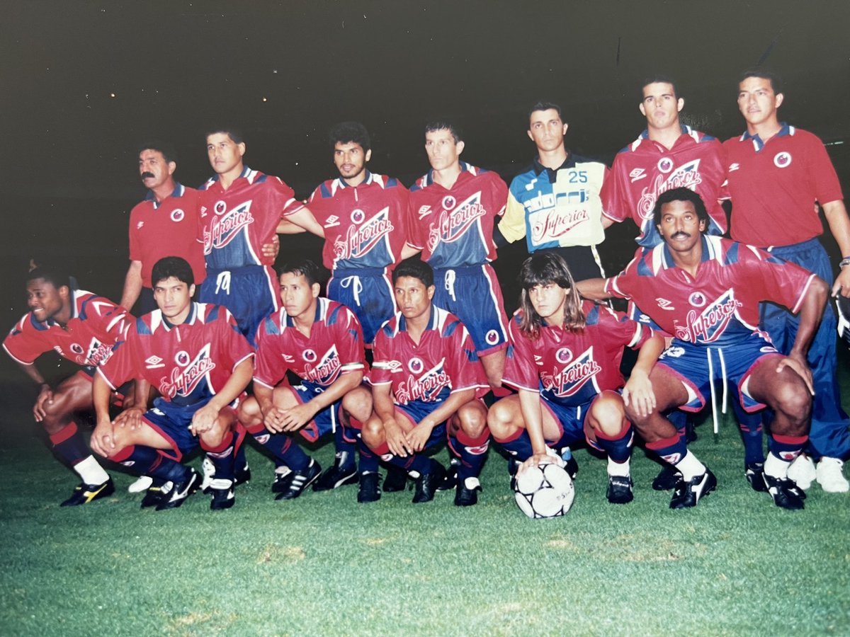 adorri25's tweet photo. Particularmente de todos los bonitos uniformes de los Tiburones Rojos este se veía espectacular !!! Además del equipo claro!!! 👏👏👏 https://t.co/lKgaOWoxQ1