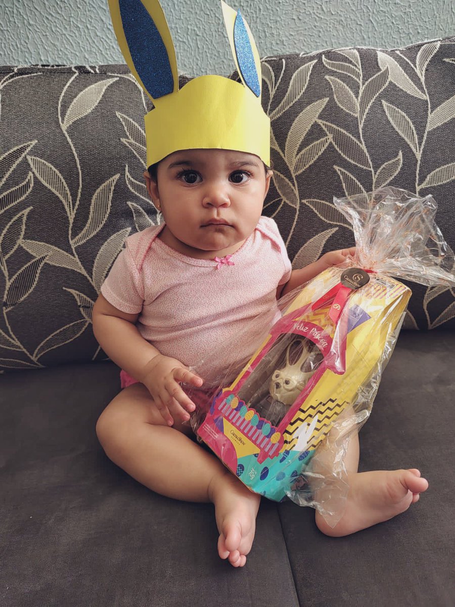 _psialessandra's tweet photo. A foto que a mamãe recebe enquanto trabalha😍🐰 As primas/tias fazem a festa com minha bonequinha. Podem dar mais chocolates pra Lelê (a mamãe aqui ama e come tudinho rsrs)

#Pascoa2023 
#Pascoa https://t.co/ZTy19e9pqO