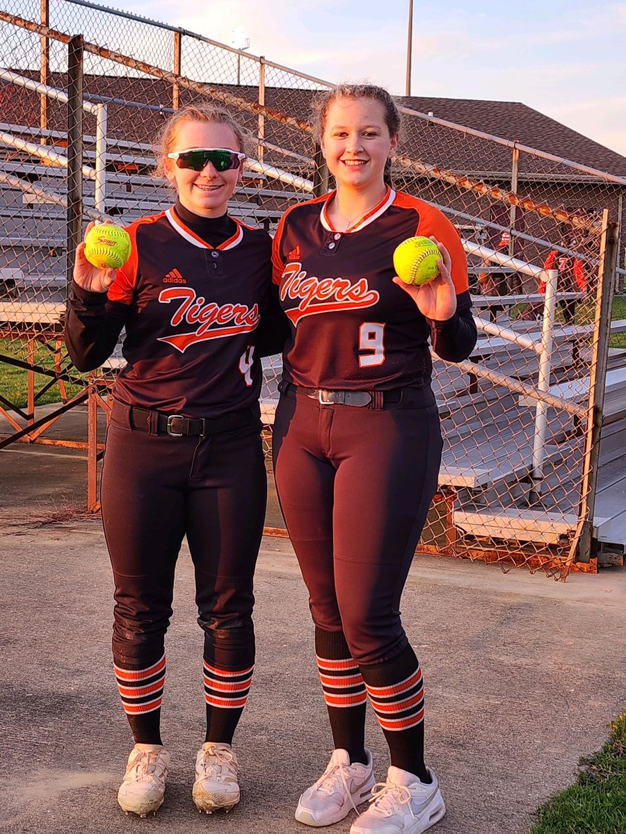 SaraFinn2026's tweet photo. Good effort Tigers not the result we were wanting but there is always room to improve. I went 1 for 3 with a home run!! Our next game is Monday vs Delavan at IB @ 4:30. I had Cora as a home-run buddy today, great job!! Good job @MLorengo06 you played well!! @SluggersGold14U https://t.co/BWExTNWbu4