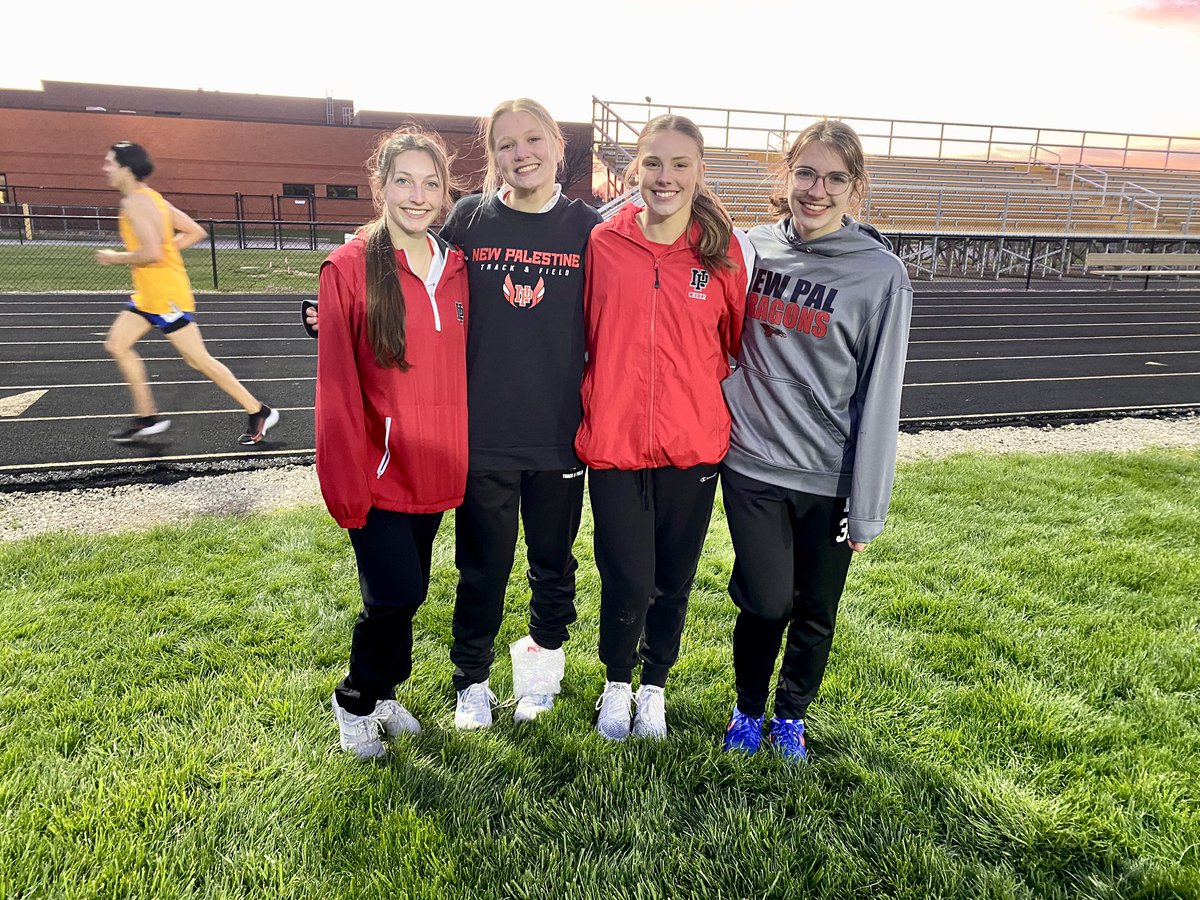 This 4x100 relay had a great comeback victory tonight at Shelbyville!! Congrats ladies 👏🏻 

Alaina Doran
Taylor Burke
Olivia Frank
Abby Journay