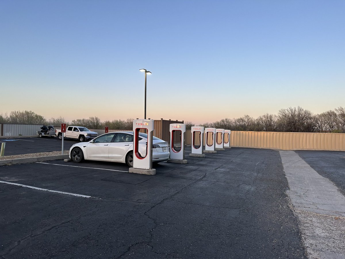 Fireseizer's tweet photo. Good charge in Tucumcari, NM. 10/10 Hotel bathrooms were clean and the McD’s isn’t too far of a walk for food. Arrived with about 10% and charged up while eating.
@RateYourCharge https://t.co/M3M7NLbgS1