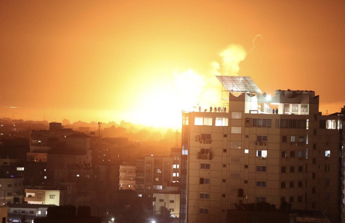 "إنّ للبَيْتِ ربّاً يَحْمِيه" #المسجد_الأقصى_يستغيث 🤲🏻