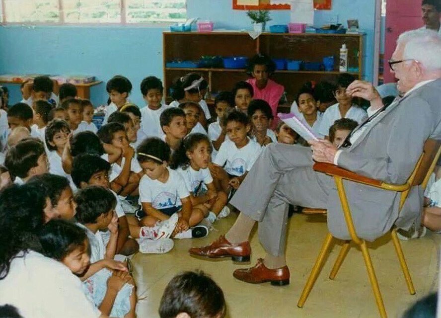 “Nadie se muere de verdad si queda en el mundo quién respete su memoria.“ 🥰 ⭐️

                 - Juan Bosch