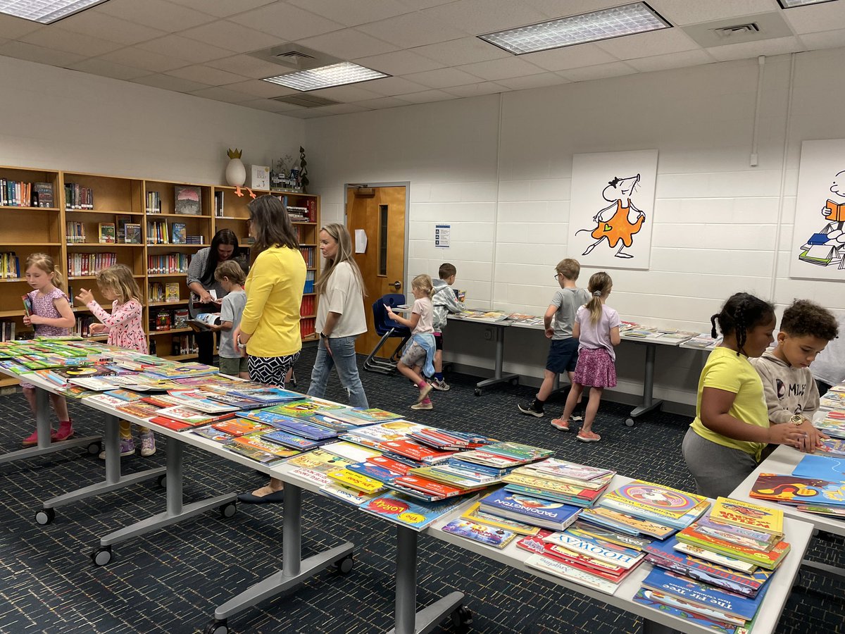 Day 1 of the <a href="/AlantonAstros/">Charlene Garran</a> Book Swap and we are ready for Spring Break reading! Lots happening for Reading &amp; Library Month! #vblms <a href="/vblms/">Maha Elmachichi</a> <a href="/TechTeachVB/">Sheila Teri</a>