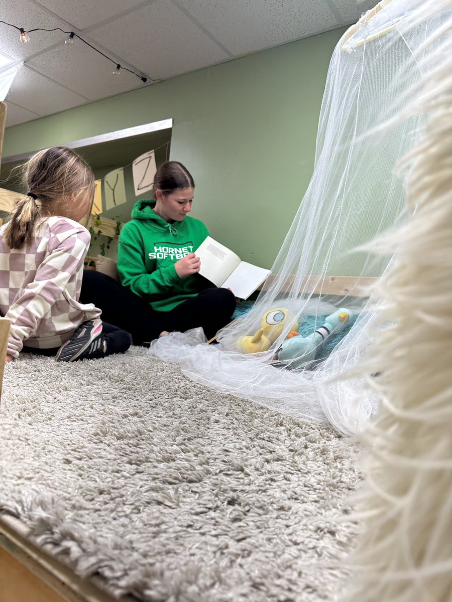 EurekaSoftball's tweet photo. Great day for Hornet Softball!  The girls read books to kindergarteners then got in the win column with a 10-4 win! https://t.co/nok0xXNttX