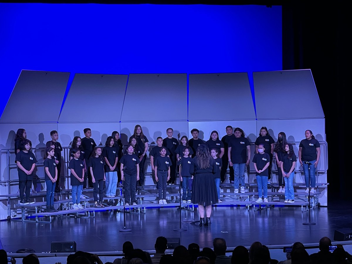 Amazing performance by the Arbolita Choir! @rsalcedo_lhcsd @BeesArbolita #LHCSD