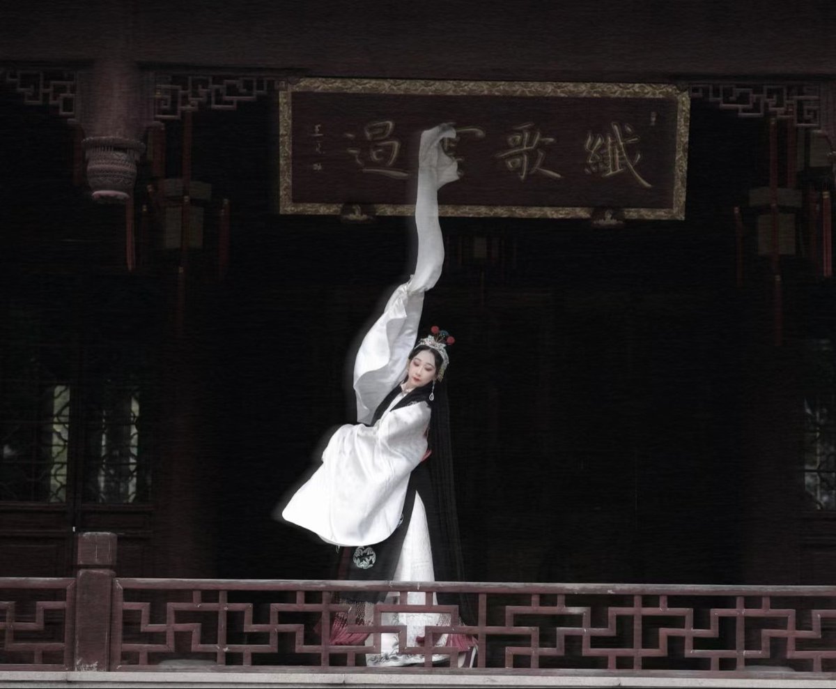 Duliniang0106's tweet photo. 这个水袖有没有甩到你的心❤️上?
#中国戏曲
#中国国粹
#chineseoperas
#china
#Chinesenationalessence
#TraditionalChineseculture https://t.co/0bOfGKGXFW