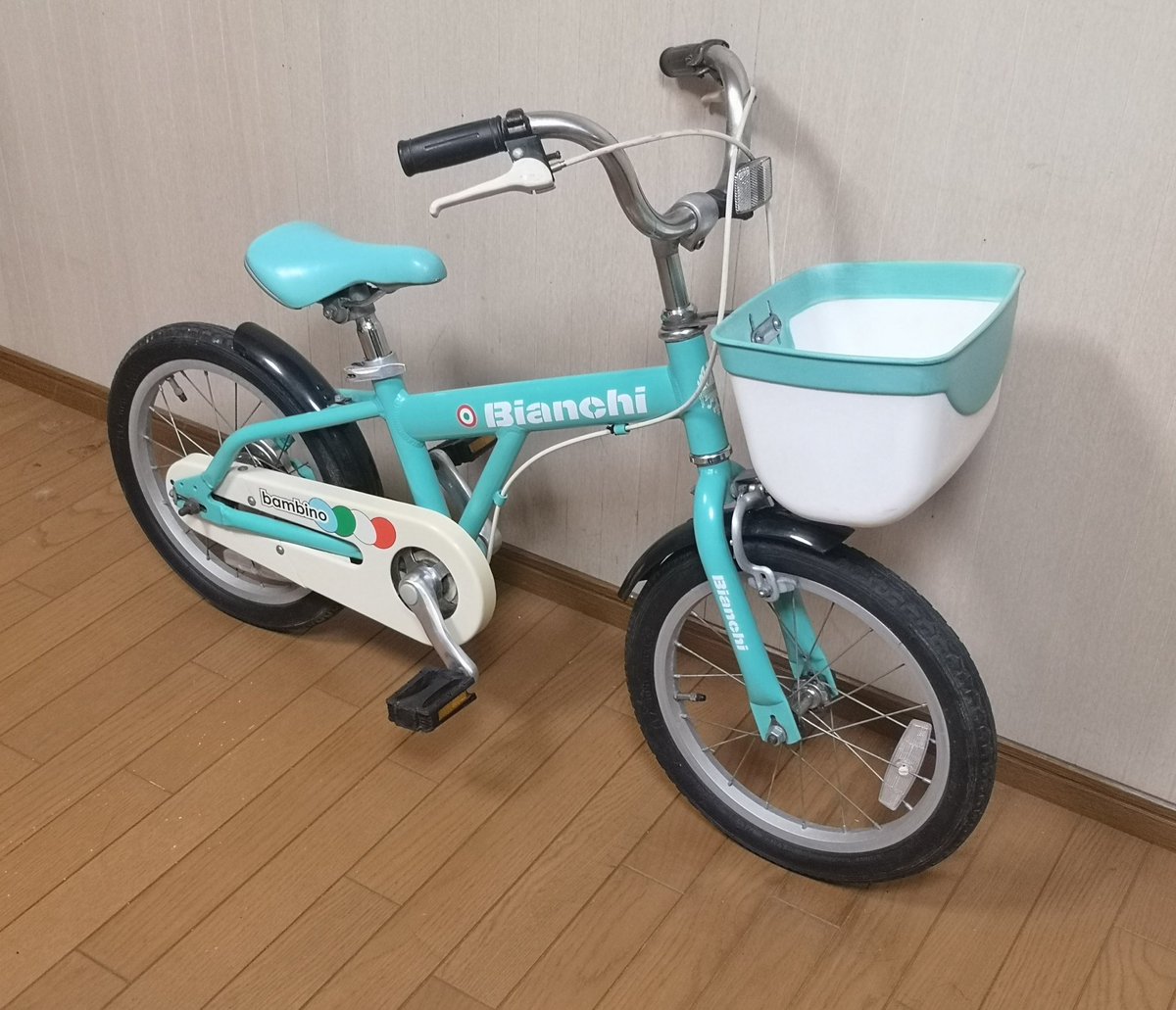 【アオバ自転車店といこうよ!11巻】が発売となっております。
今回はエリザベス・パパの若き日のロマンスや、最小のビアンキ・バンビーノ。自転車じゃなくて、そのトレーラーなどなど。
よろしければ貴方の本棚に。
電子書籍も同時発売です。 