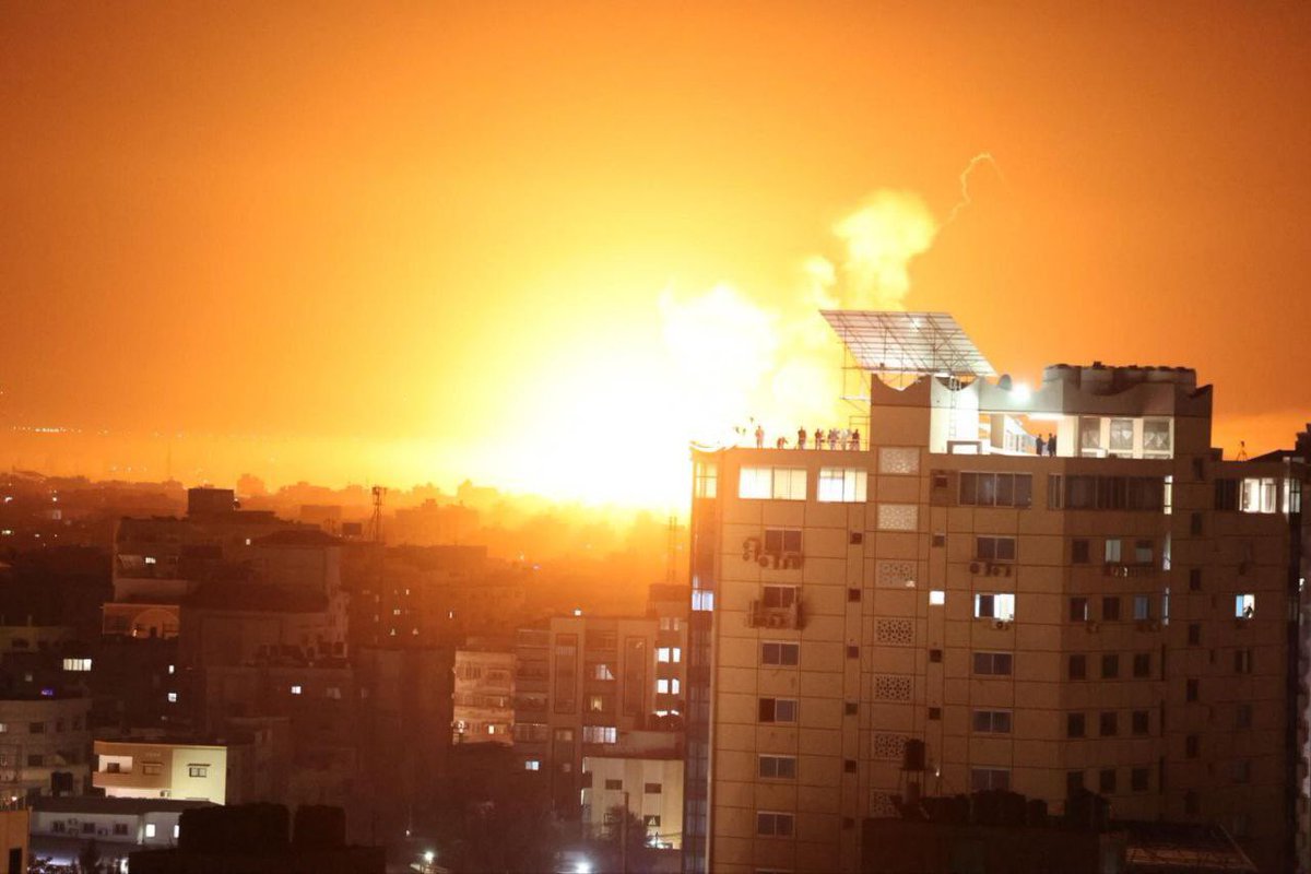 Deki ; Ey kâfirler, yenileceksiniz ve toplanıp cehenneme sürüleceksiniz.
Ali İmran/12

#Gazze #mescidiaksayasahipcik #kudus