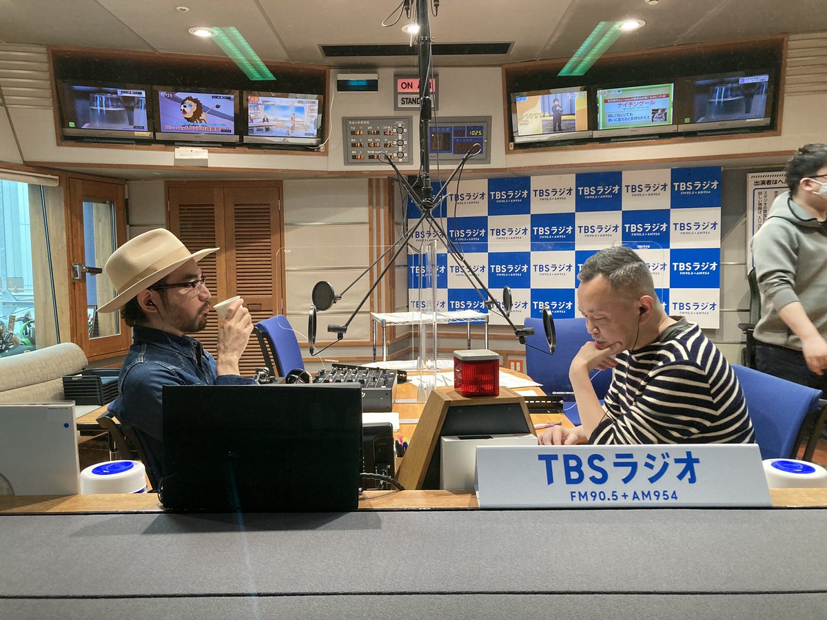 カバー曲特集始まります。

髙橋幸宏さんカバーの「星屑の町」

めっちゃいい…。

芳朗さんですら恐る恐るなレゲエカバー選曲。

ゲスト、リスナーに気を使わせる番組ですいません笑

この調子でいきますね🤪

#金曜ボイスログ