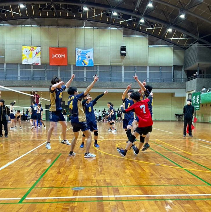 tmpuvolleyball's tweet photo. 新入生のみなさん！ご入学おめでとうございます🌸

男子バレーボール部はプレイヤー・マネージャー大募集中です！

見学・体験だけでなく、部活の話や大学生活の話もたくさんしましょう🤭

練習日
月：18:30〜20:00
水：17:00〜18:30
土：9:00〜12:00

興味のある方はDMまで🙆✨ https://t.co/SX8PS6Qm8G