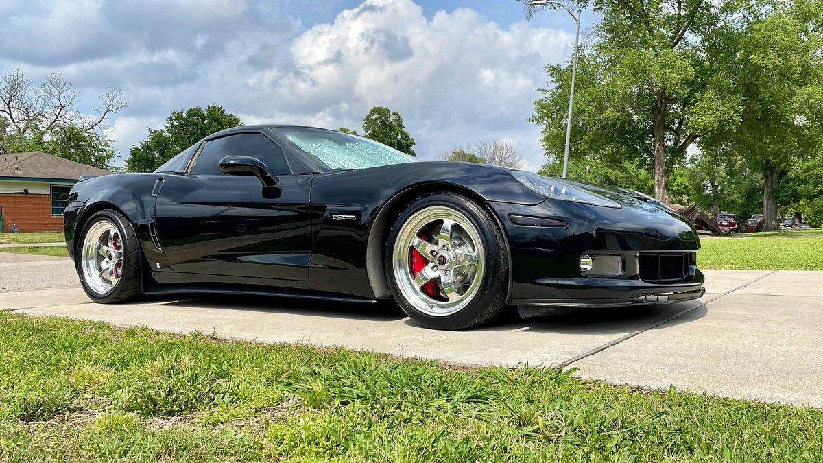 5ohnino's tweet photo. New whip going crazy! #c6z06 https://t.co/egQFeRbDUH