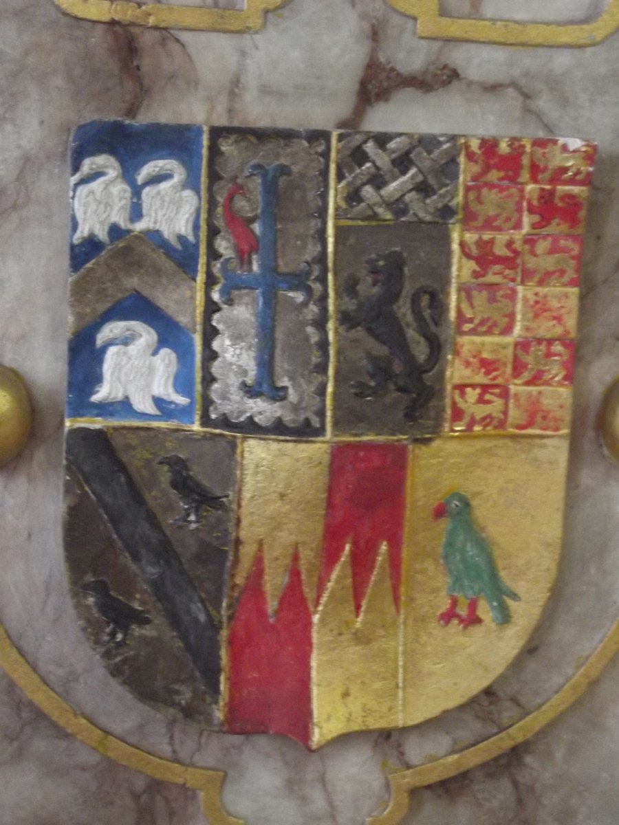 #LesArmoiriesDuVendredi 
A menagerie on the arms of the Wolrich family, on their tomb chest in St Andrew’s, Quatt, Shropshire, includes a pride of #TinyLions and my first sighting of an heraldic parrot🦜 
#AnimalsInChurches